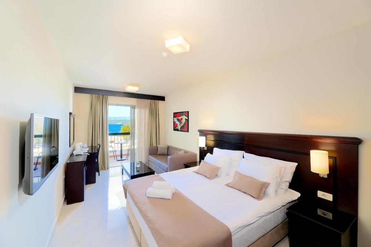 מאלינסקה Blue Waves Resort מראה חיצוני תמונה
