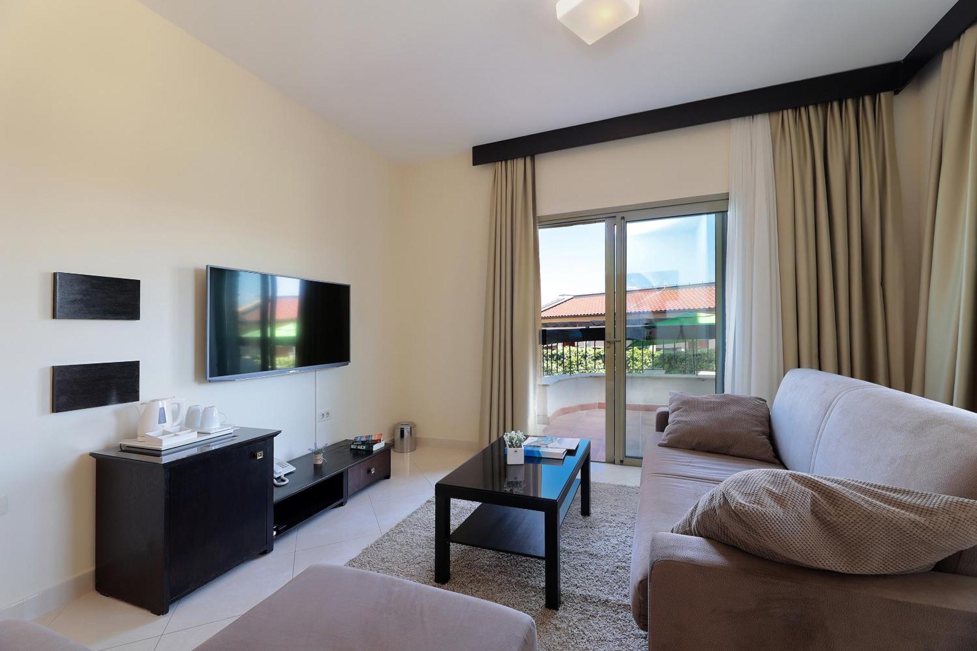 מאלינסקה Blue Waves Resort מראה חיצוני תמונה
